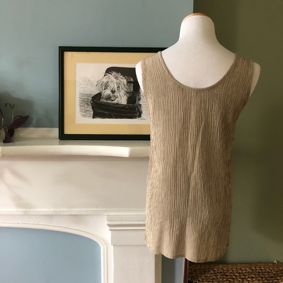 ISDA & Co Sleeveless Top with Shell Buttons - Picture 8 of 11